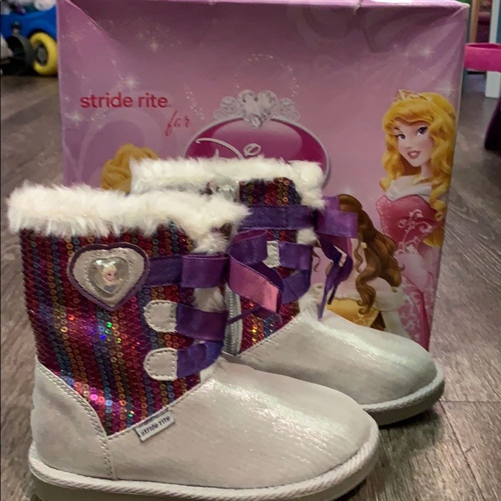 Disney Frozen Cozy Boot - Stride Rite 9.5 SIL/Pur